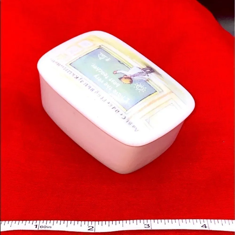 Small trinket box with no makers mark on the bottom